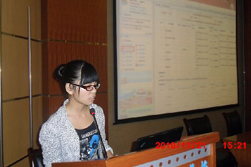 兰老师现场给新生做导学介绍